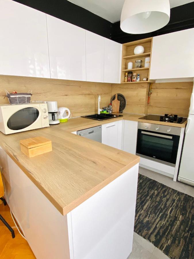 Layla'S Home Free Parking ซาราเยโว ภายนอก รูปภาพ