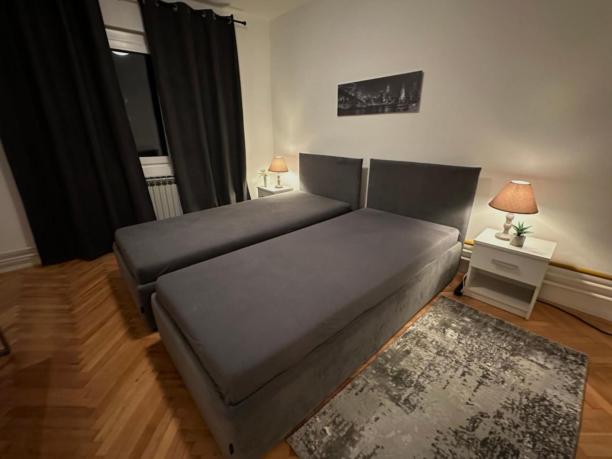 Layla'S Home Free Parking ซาราเยโว ภายนอก รูปภาพ