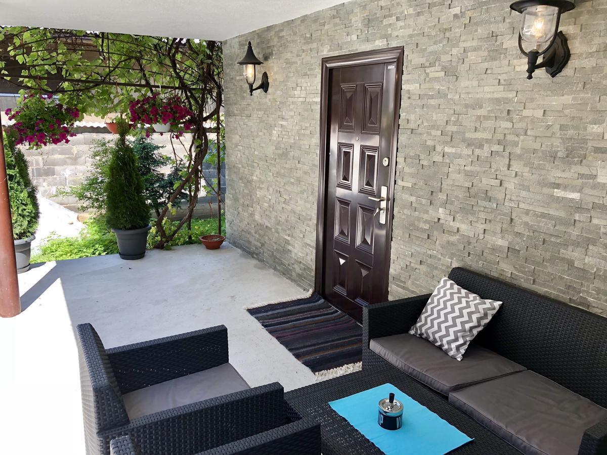 Layla'S Home Free Parking ซาราเยโว ภายนอก รูปภาพ